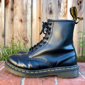 Black Women’s 1460 Smooth Doc Martens